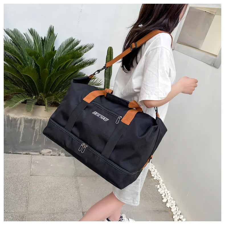 Large-capacity travel and gym bag